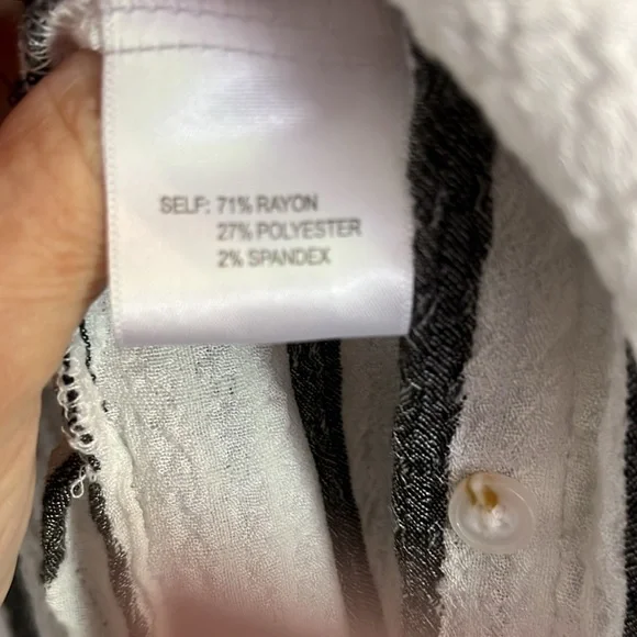 Jane + Delancey blouse. Button front. Tab sleeves. Black/ white stripe. 2x. - Picture 3 of 8